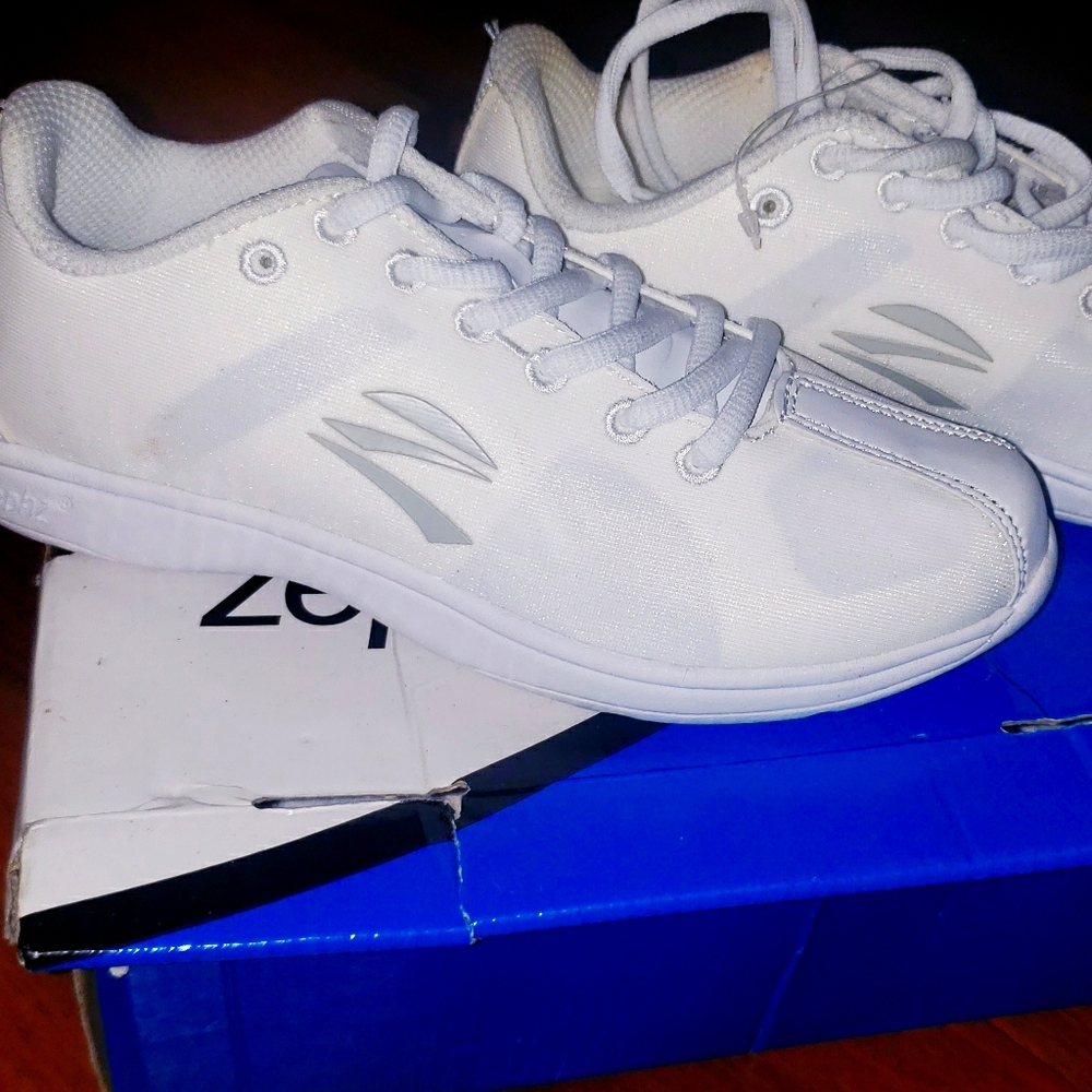 Cheerleading shoes